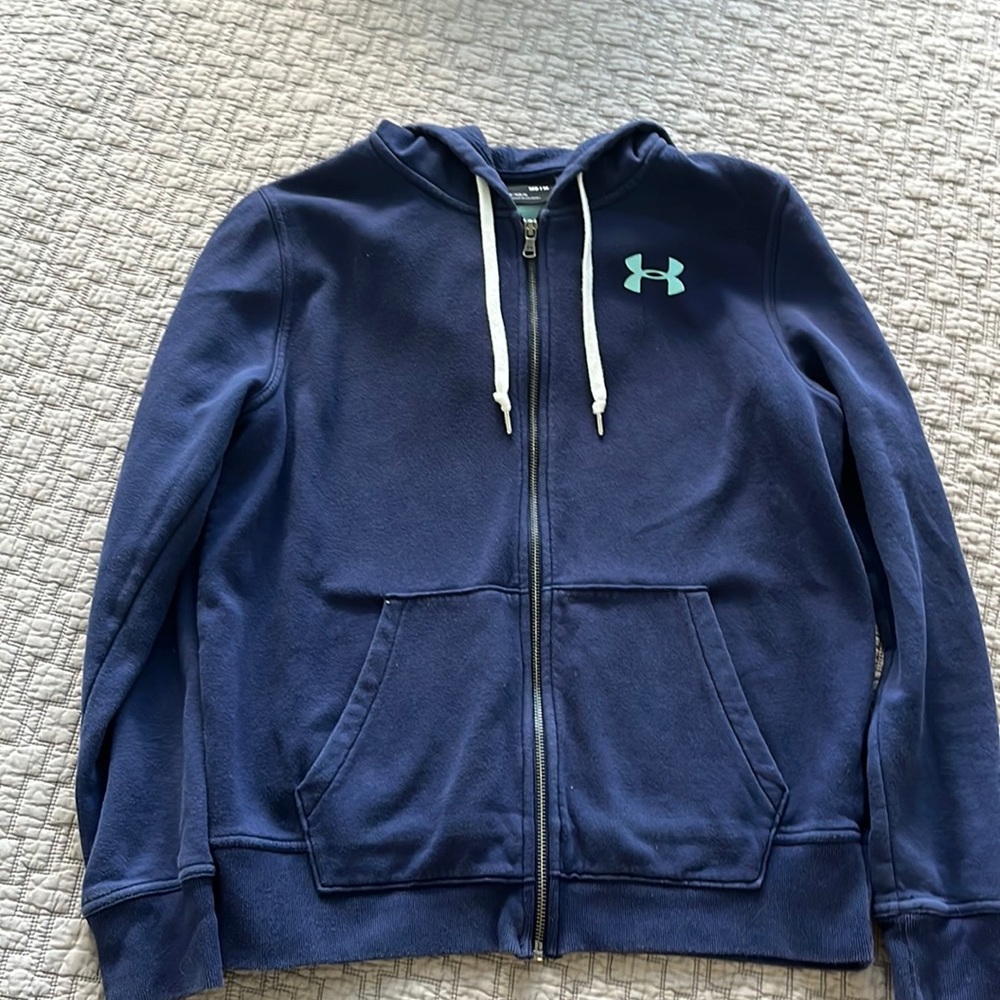 Womens like new Under Armour sweatshirt-size M